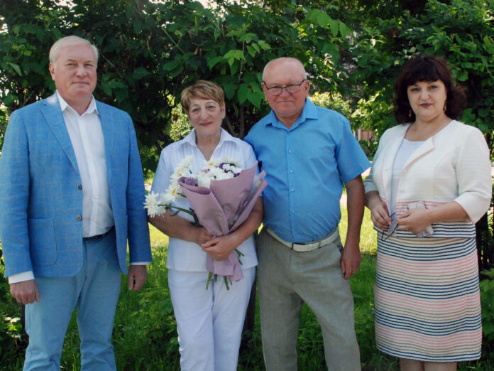 вр