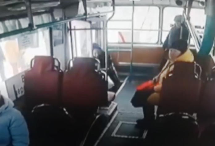 Babushka_avtobus