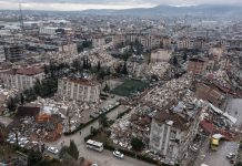 Больше тысячи человек погибли в результате землетрясений в Турции