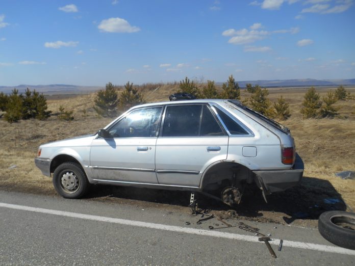 Автомобиль на трассе