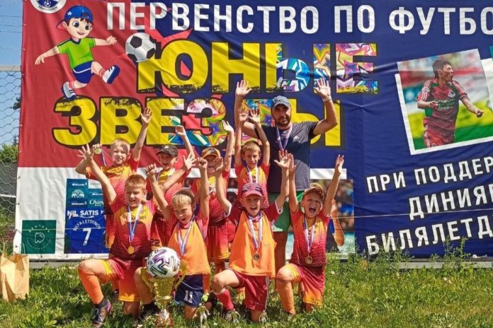 футболисты
