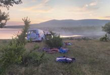 В Хакасии автоледи проехала по голове ребенка, спавшего в палатке